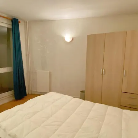 Paris 1-10 Homestay